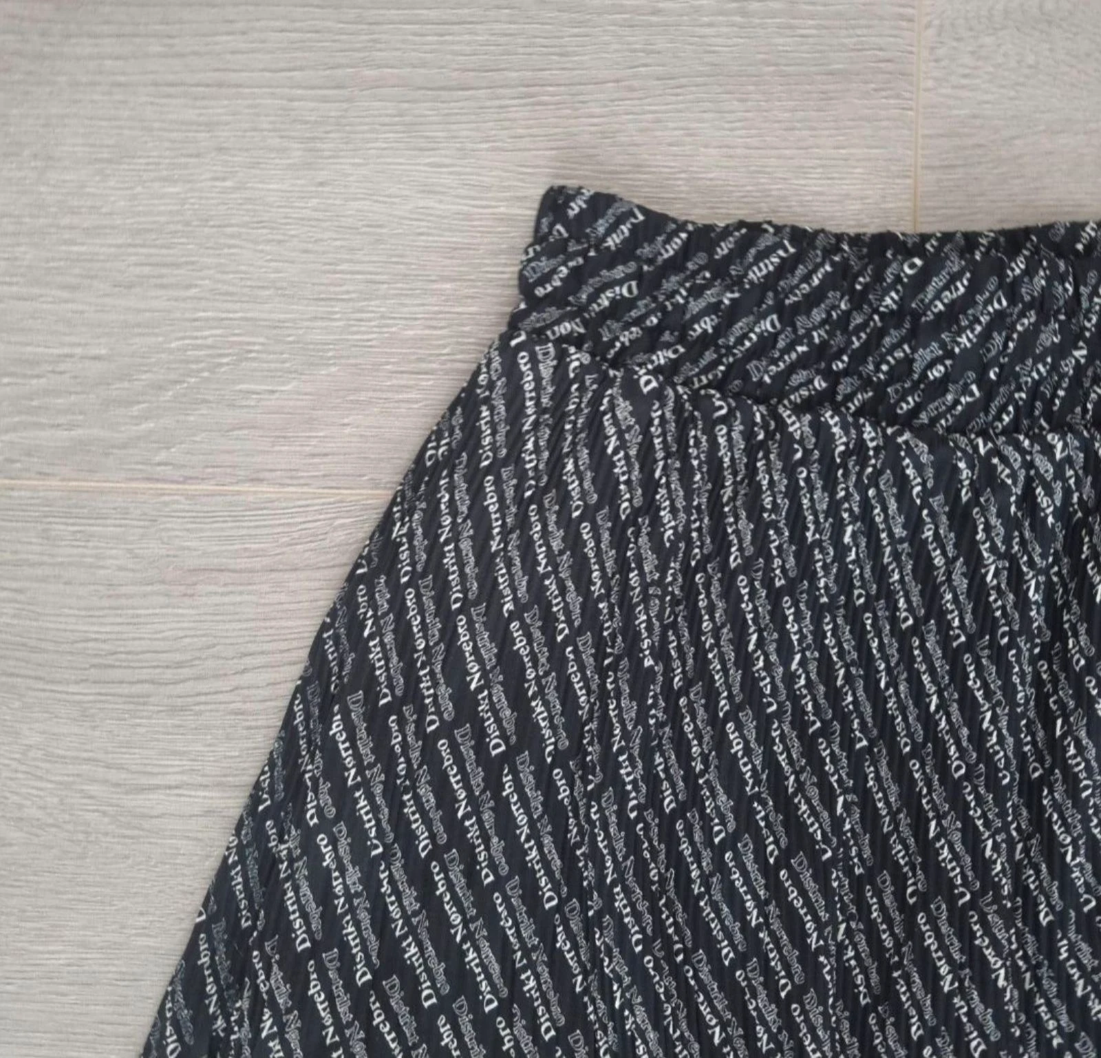 Distrikt Nørrebro Jupe Plisset avec Impression de Marque - Taille M – photo 6